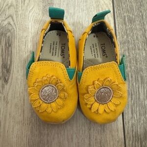 TOMS Kids Yellow and Green Sunflower Moccasins
